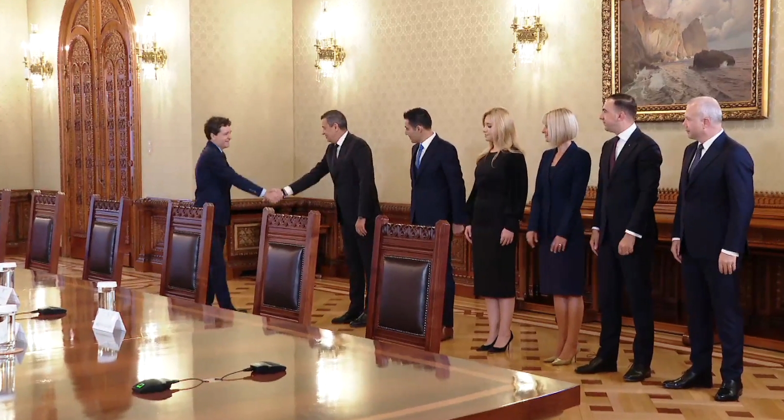 Nicușor Dan începe consultările pentru noul premier. PSD este prima delegație primită la Cotroceni