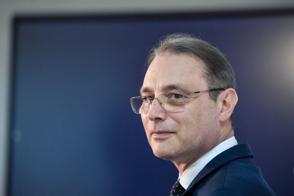 PNL și AUR în opoziție ar putea stabiliza Guvernul Luca Niculescu, avertizează un analist