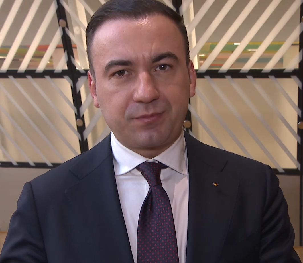 Deputații PSD propun interzicerea accesului minorilor sub 14 ani la rețelele de socializare