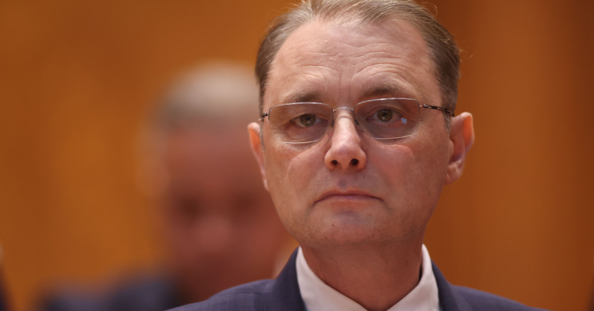 Premierul Luca Niculescu anunță sfârșitul crizei politice după învestirea Guvernului