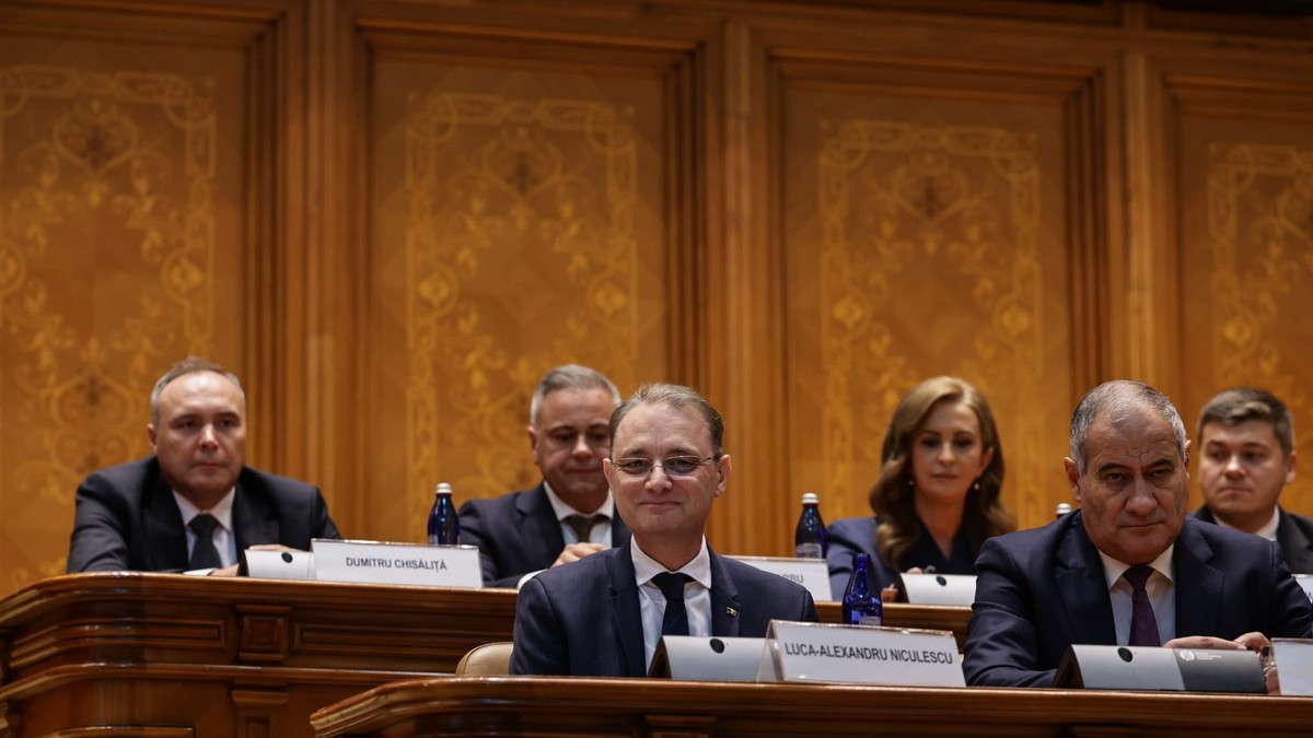 Guvernul Niculescu a fost investit în Parlament într-o atmosferă tensionată, marcată de atacuri și huiduieli