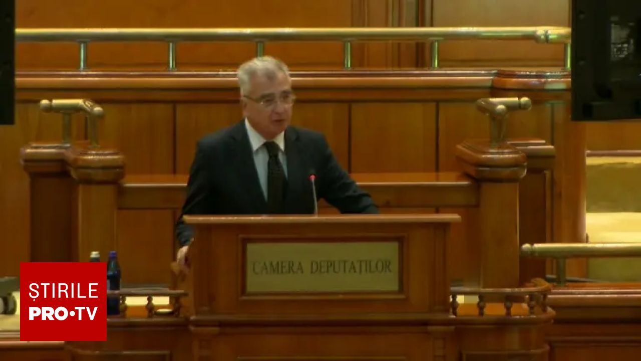 Ninel Peia, în Parlament, a oferit simboluri prim-ministrului desemnat și a criticat AUR și USR