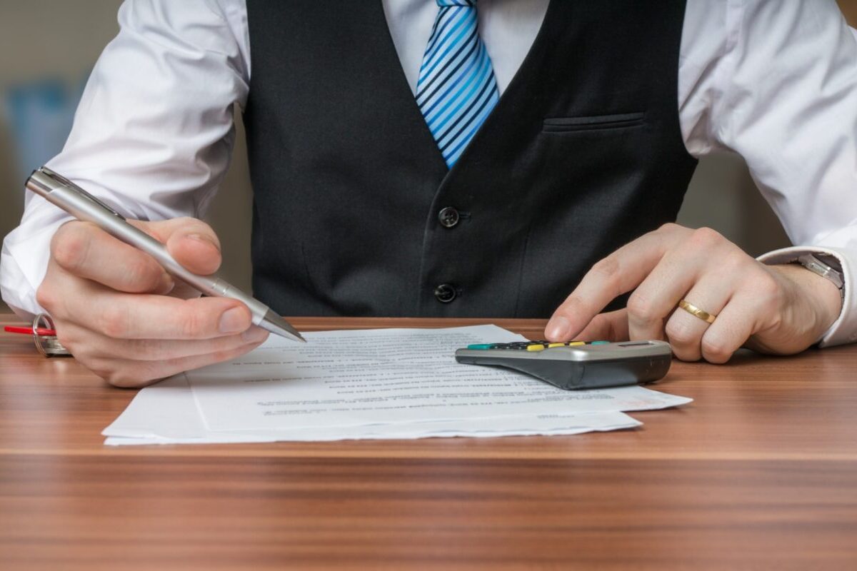 UNBR respinge temerile mediului de afaceri privind obligativitatea avocatului pentru contractele firmelor