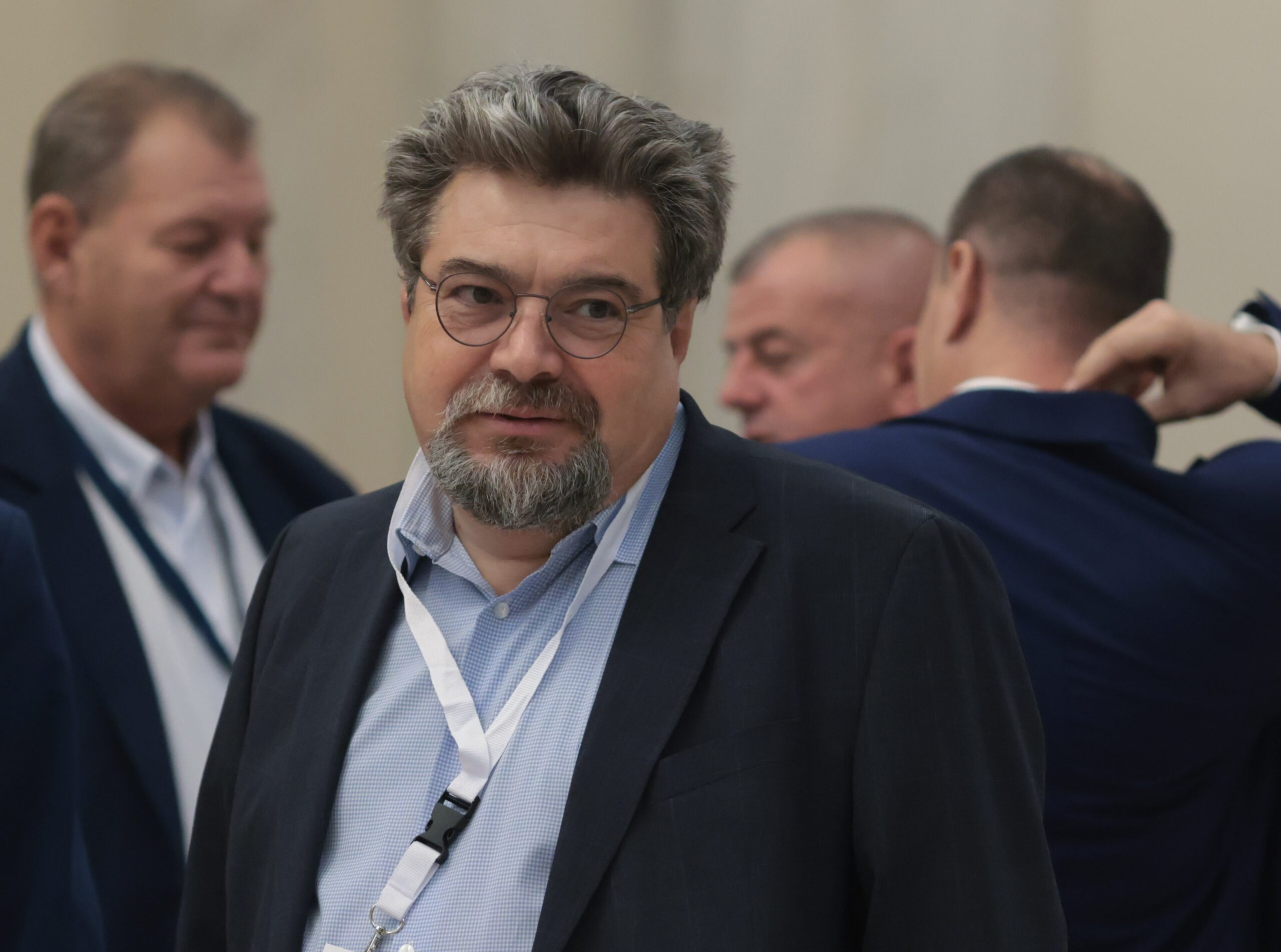 Analiză politică: Guvernul Luca Niculescu ar putea rămâne în funcție până la alegeri