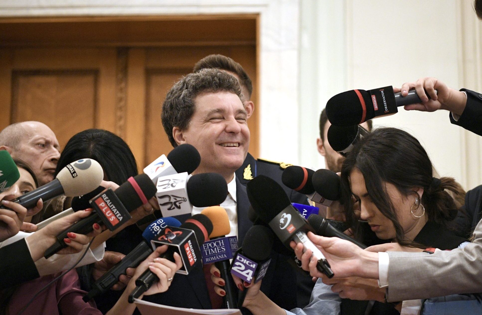 Nicușor Dan nu l-a anunțat pe liderii coaliției despre numirea lui Siegfried Mureșan pentru funcția de premier