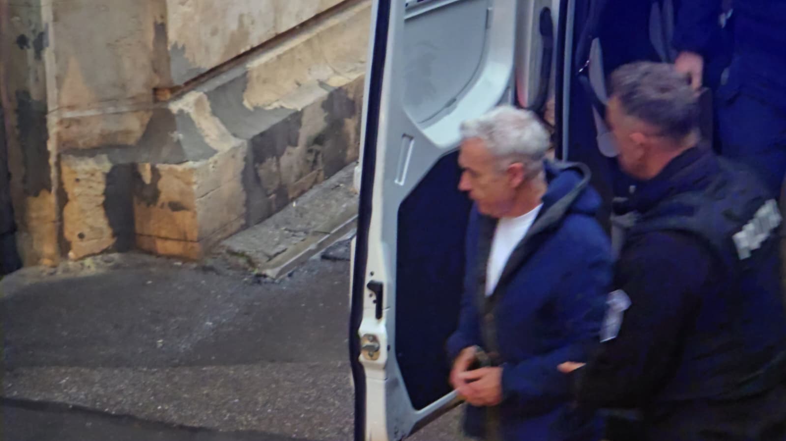 Călin Georgescu este în fața Curții de Apel București. Se decide dacă rămâne în arest preventiv
