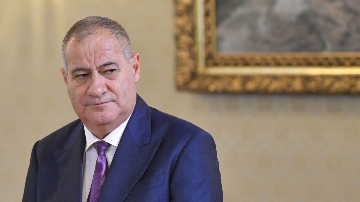 Marian Neacșu vizează șefia Curții de Conturi, în timp ce Parlamentul întârzie numirile
