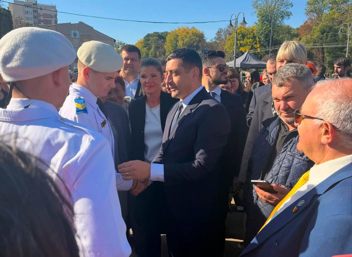 George Simion a participat la festivitățile de Ziua Armatei Române la Monumentul Ostașului Român de la Carei