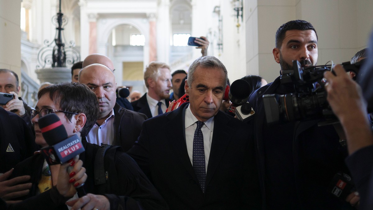 Călin Georgescu este obligat să se prezinte la procesul pentru tentativă de lovitură de stat