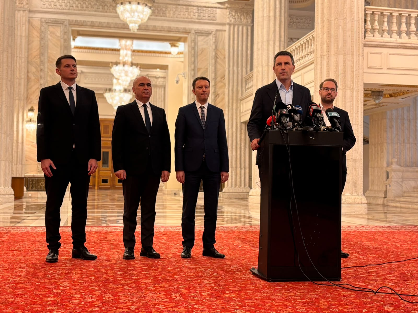Tanczos Barna propune refacerea majorității de după aprilie pentru stabilitate. UDMR exclude AUR și SOS