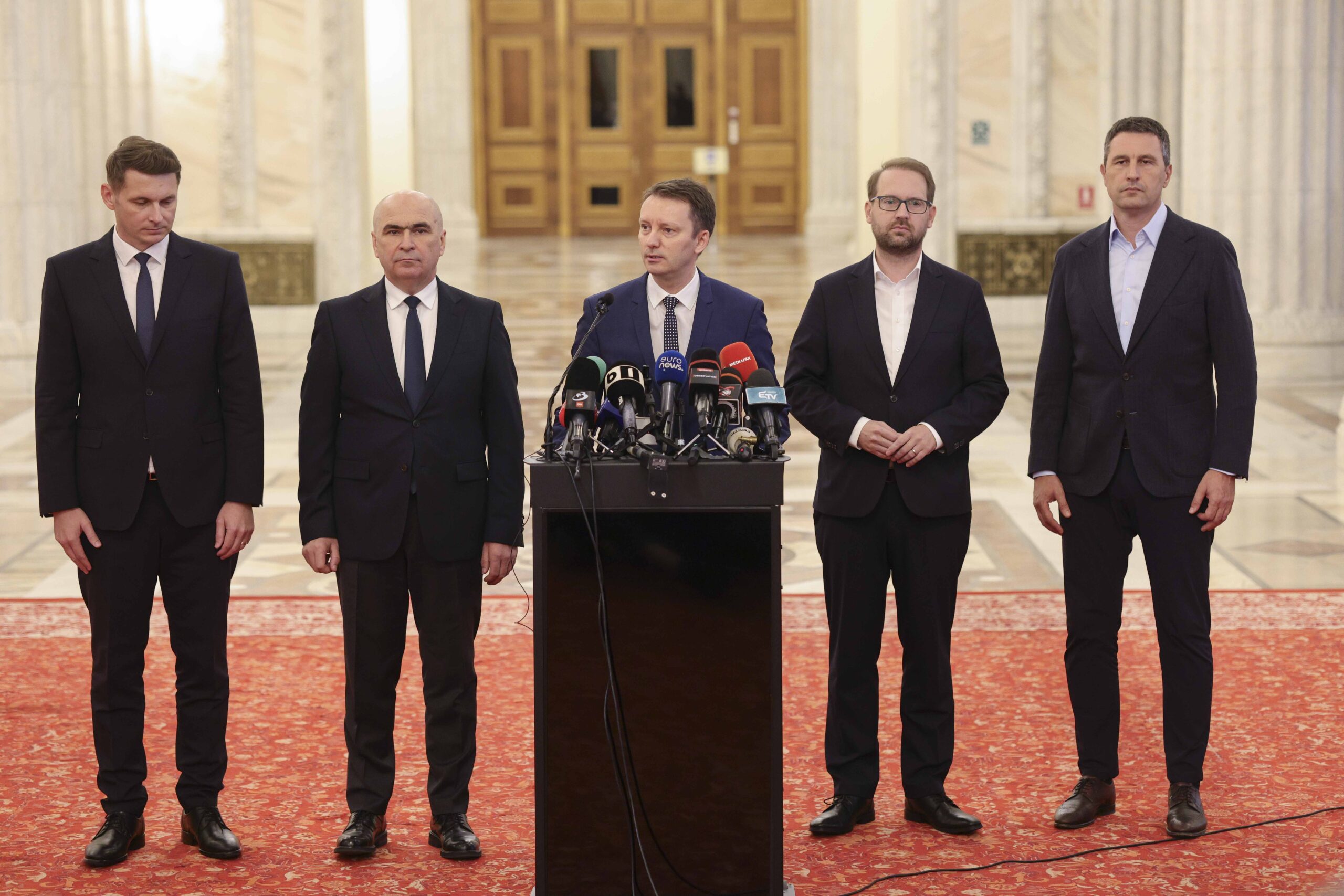 Siegfried Mureșan pregătește programul de guvernare, în timp ce USR și UDMR menționează dialogul cu PSD
