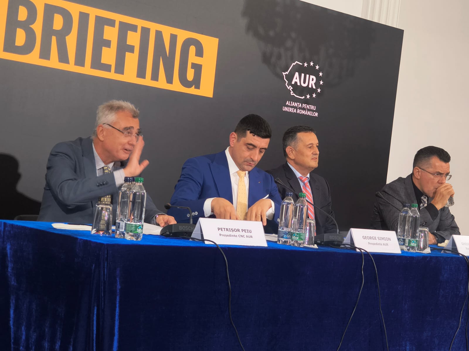 AUR conduce în intenția de vot pentru Parlament, în timp ce PSD câștigă teren după învestirea guvernului