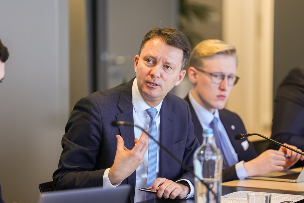 USR acuză PSD că vrea controlul asupra Executivului după refuzul de a vota Guvernul Mureșan
