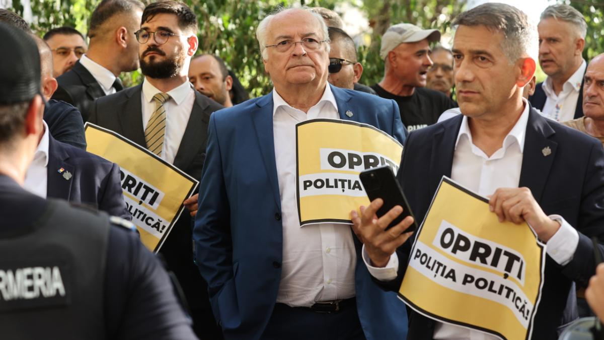 Protest AUR în Parlament și la DIICOT după reținerea lui Călin Georgescu