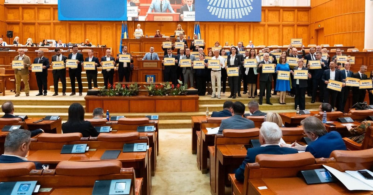 George Simion și parlamentarii AUR au protestat în Parlament în sprijinul lui Călin Georgescu