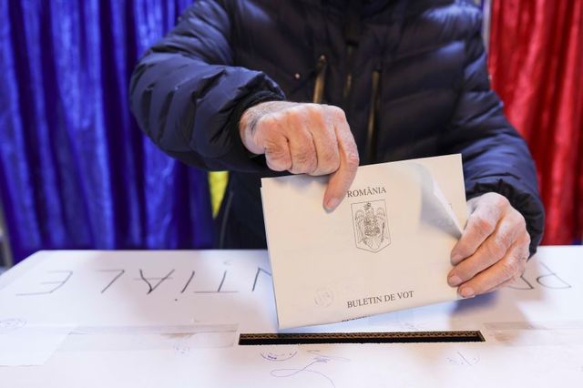 Sondaj CURS: AUR conduce în intenția de vot la parlamentare, PSD crește, în timp ce PNL și USR scad