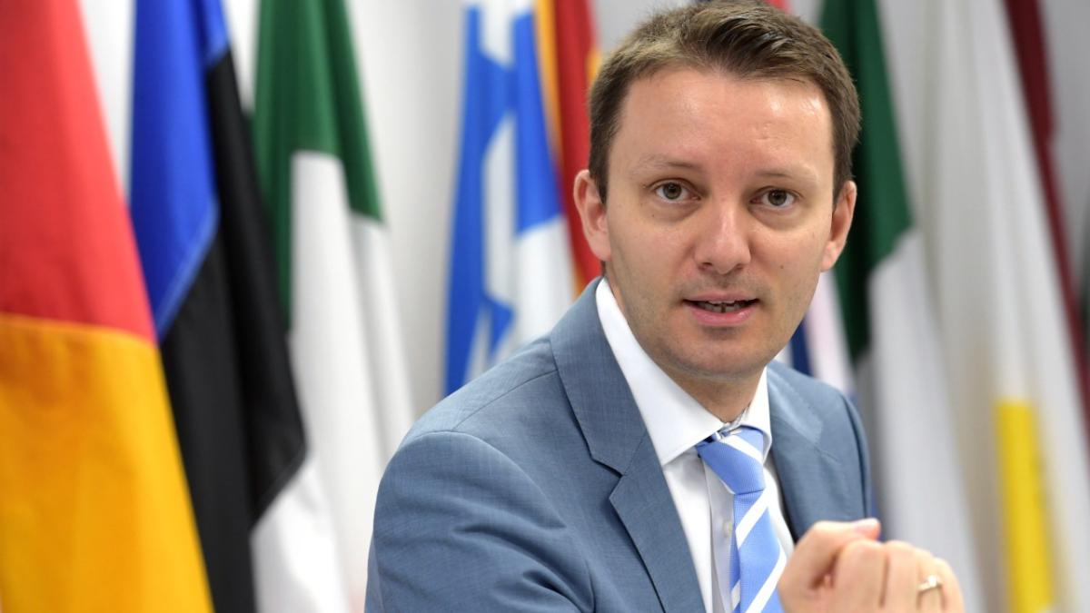 Programul de guvernare PNL-USR-UDMR: Revitalizarea căminelor culturale și a muzeelor din sate