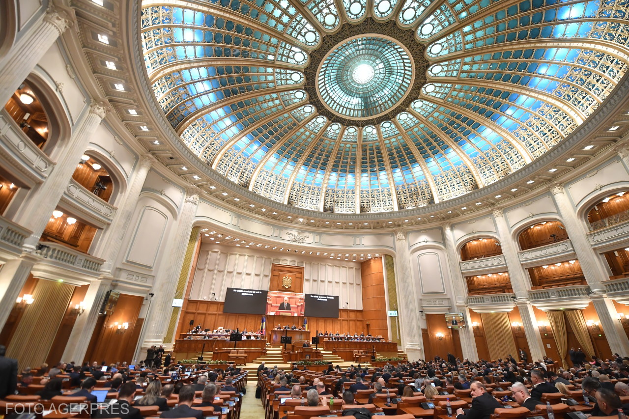 Parlamentul decide soarta cabinetului propus de Siegfried Mureșan. Riscul de a pierde votul de învestitură