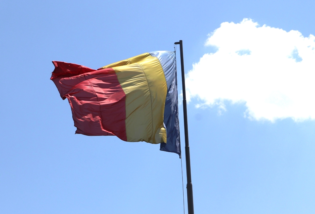 Proiect de lege pentru Ziua Drapelului: Sancțiuni pentru oficiali și obligații pentru media și școli