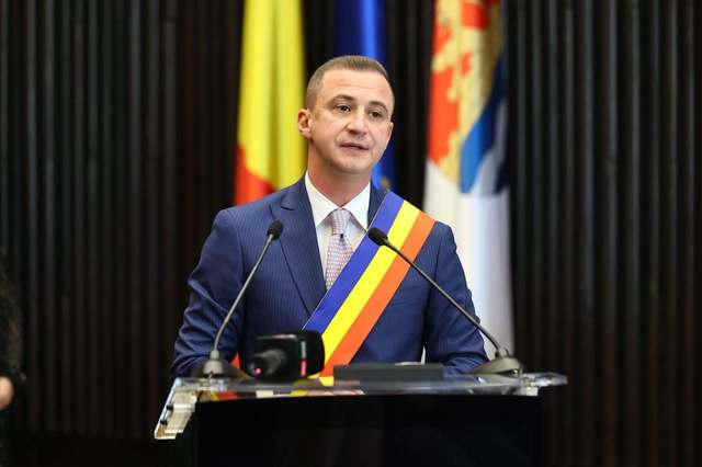 Alfred Simonis critică dur utilizarea termenului „revoluție” de către Dominic Fritz în scop electoral