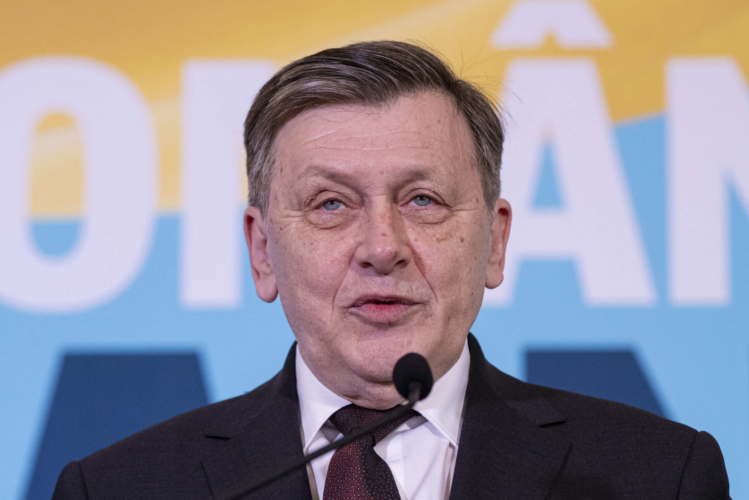 Crin Antonescu atacă dur PNL și pe Sigfried Mureșan: „Este de o stupiditate fără egal”