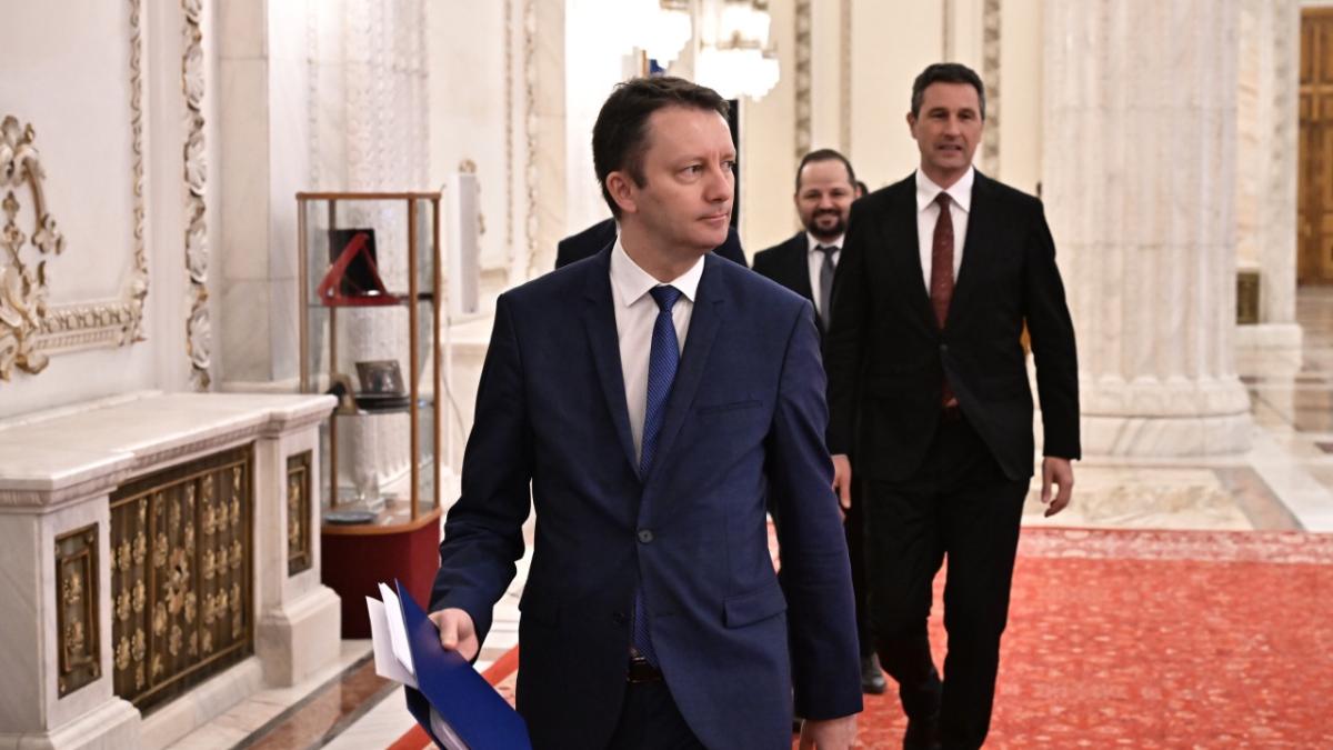 Siegfried Mureșan are nevoie de 33 de voturi pentru învestire. Kelemen Hunor a numărat parlamentarii contactați