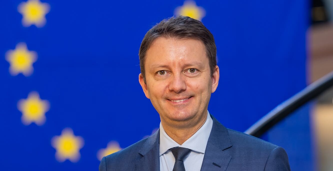 Vot de învestitură pentru Guvernul Siegfried Mureșan: Cabinetul are nevoie de 233 de voturi în Parlament