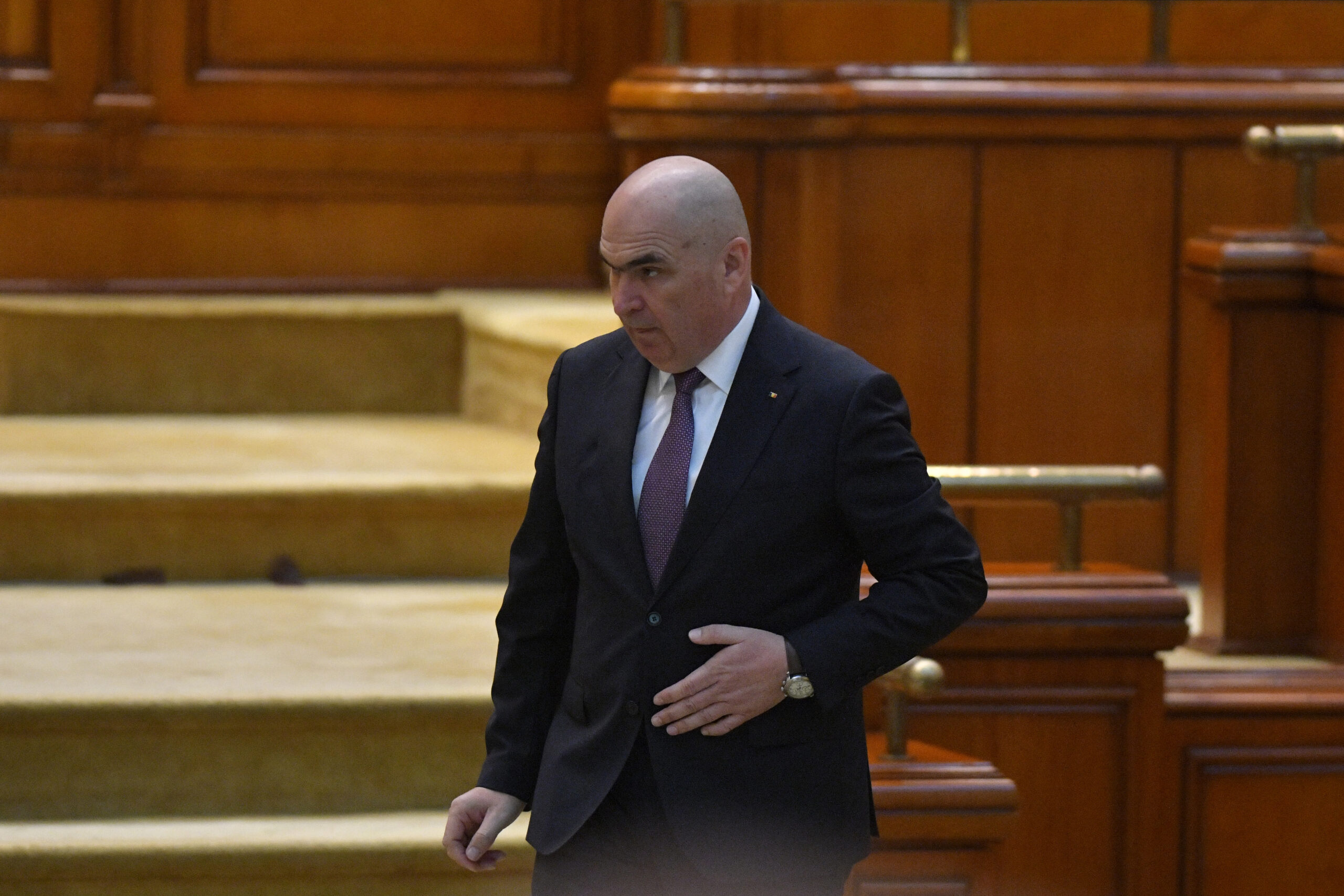 Ilie Bolojan a fost huiduit în Parlament în timpul discursului pentru Guvernul Mureșan