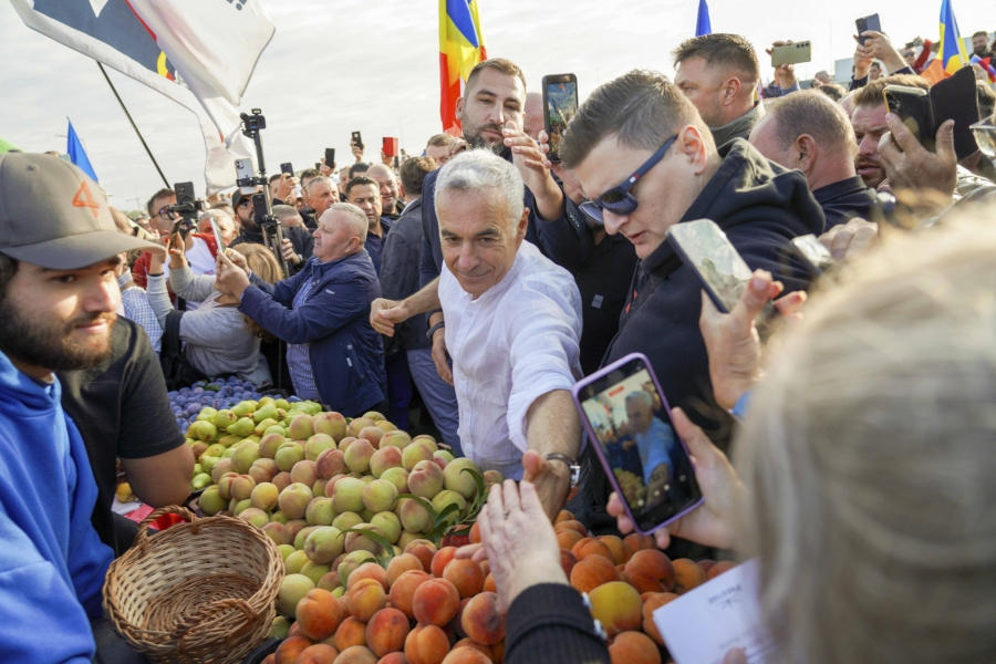Călin Georgescu în Oradea: Mobilizare de partid sub masca unei „lucrări” fără campanie electorală