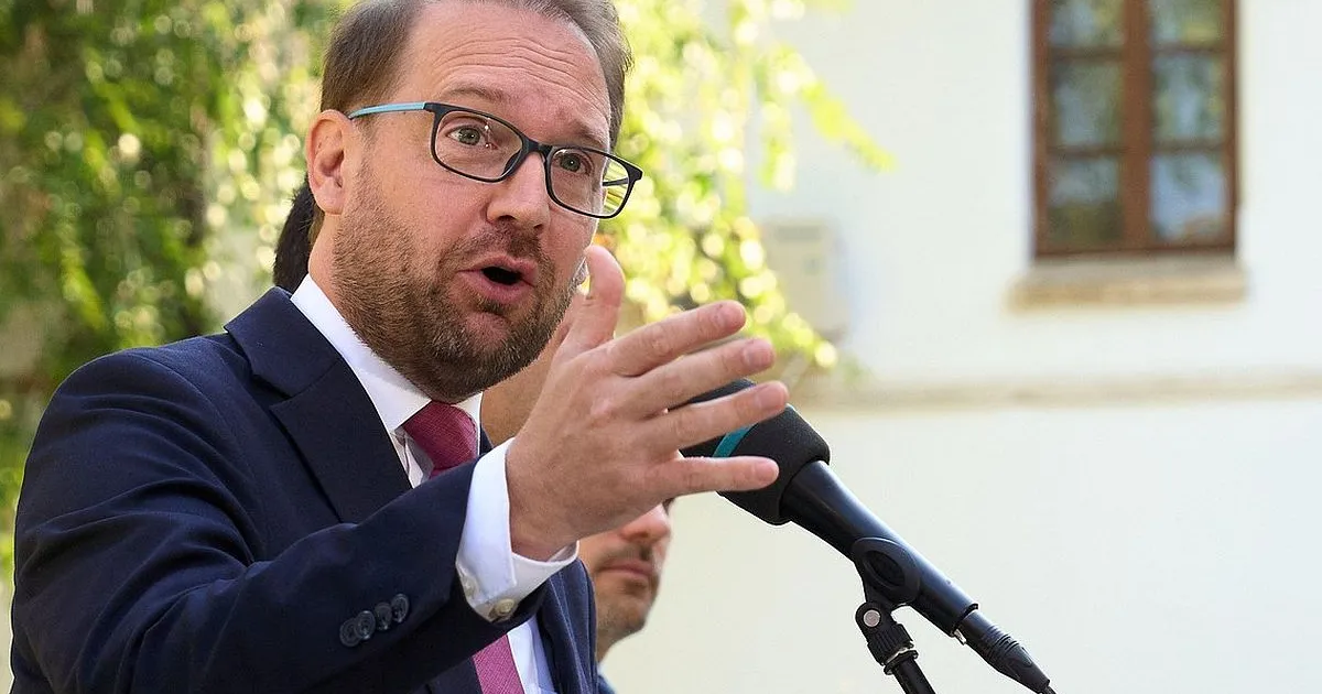 Dominic Fritz solicită organizarea alegerilor anticipate după respingerea Guvernului Mureșan