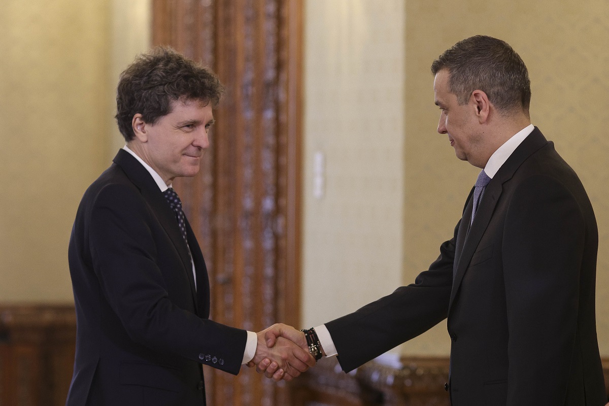 Nicușor Dan organizează discuții informale cu liderii partidelor înainte de consultările oficiale