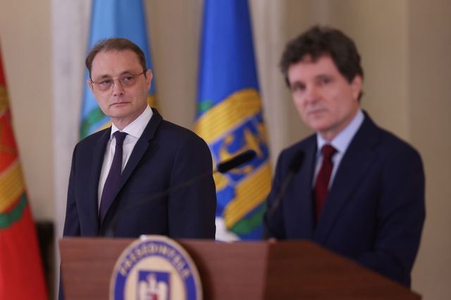 Luca Niculescu a fost desemnat premier de către Președinte; reacții aprinse din partea partidelor politice