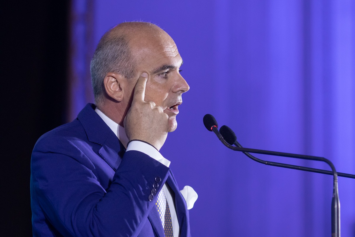 Rareș Bogdan cere susținerea lui Luca Niculescu și critică atacurile asupra lui Ilie Bolojan