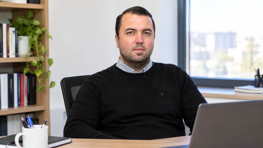 Analiză politică: Șansele lui Luca Niculescu de a deveni premier și riscurile dizolvării Parlamentului