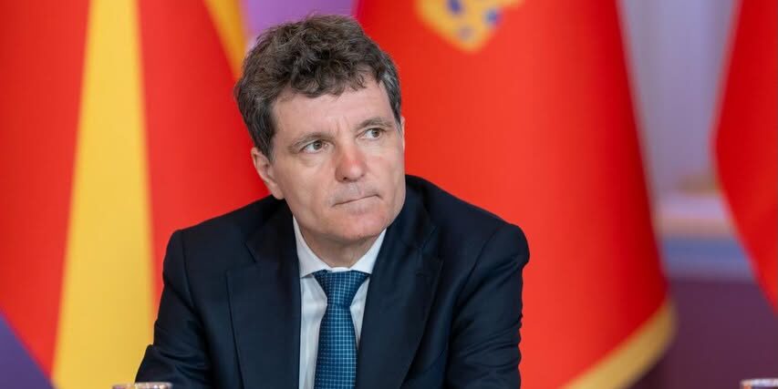 Nicușor Dan refuză alegerile anticipate, în timp ce partidele pregătesc suspendarea
