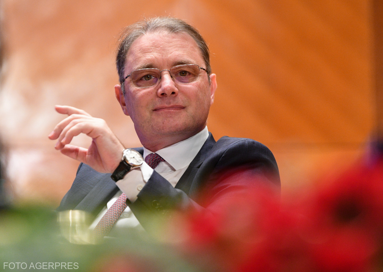 Luca Niculescu începe negocierile pentru formarea Guvernului cu PSD, PNL și UDMR