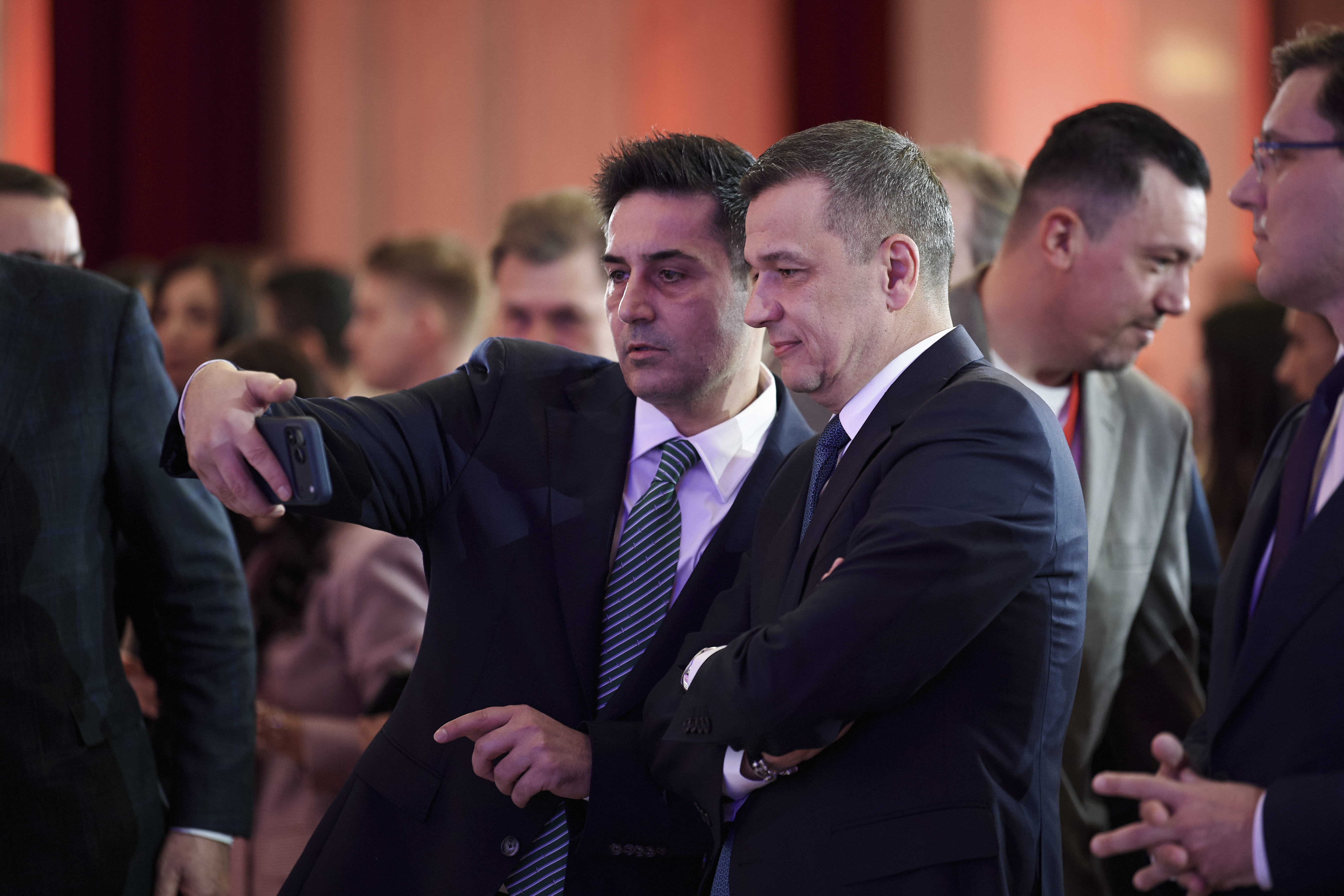 Liderii PSD se reunesc pentru a decide sprijinul acordat cabinetului condus de Luca Niculescu