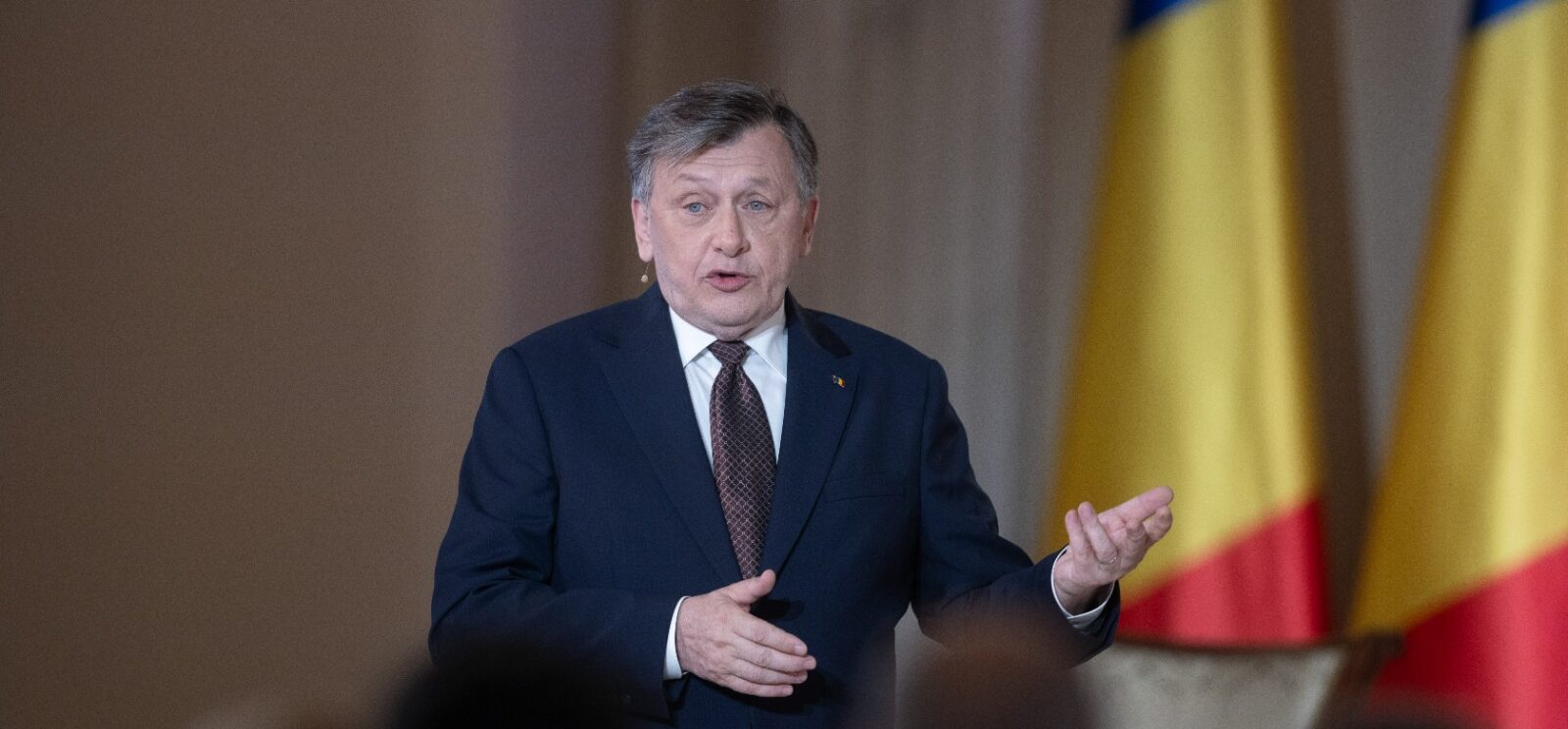 Crin Antonescu: PNL și UDMR au ultima șansă să formeze un Guvern fără AUR, SOS și Georgescu