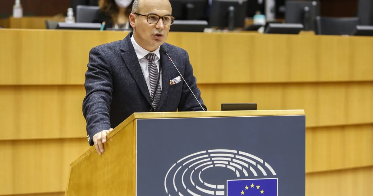 Rareș Bogdan anunță că 28 de liberali vor susține guvernul Luca Niculescu în Parlament