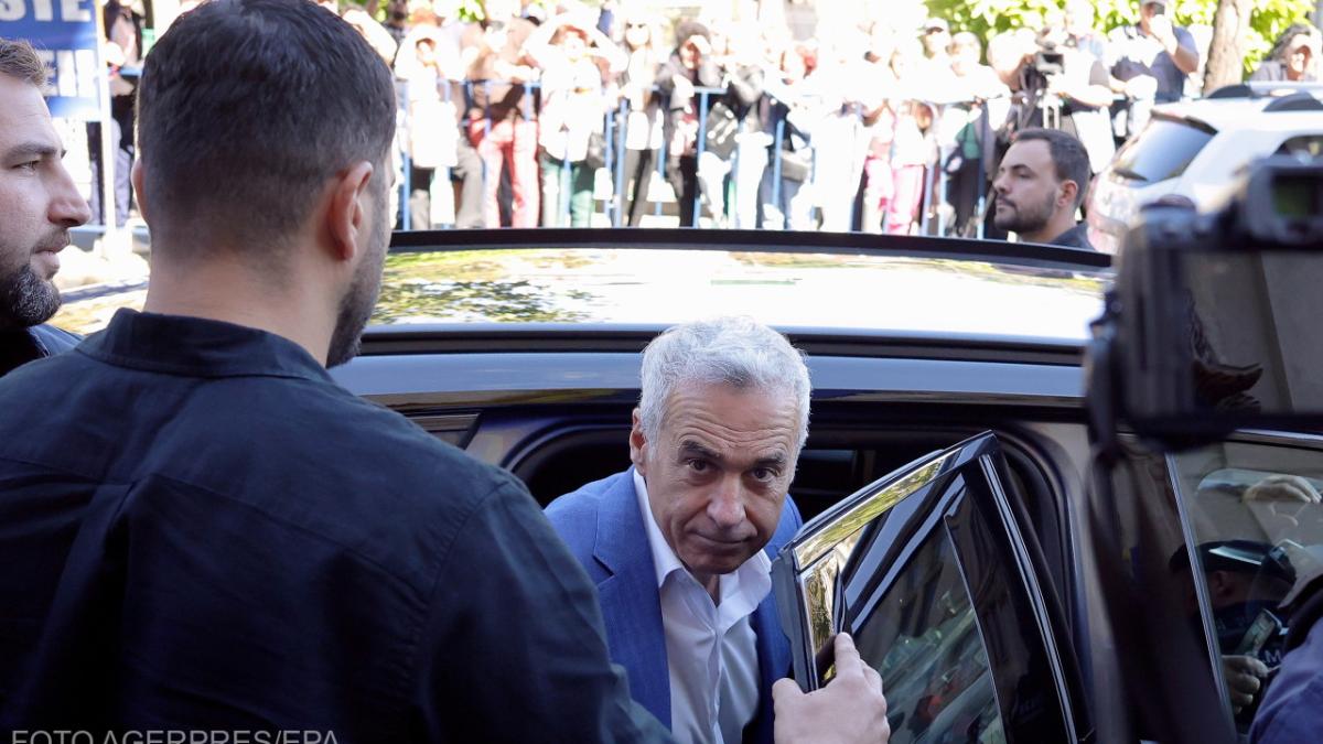 Călin Georgescu se află în fața tribunalului pentru eliberare. Se judecă înlocuirea arestului preventiv