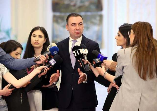 Bogdan Ivan îl ironizează pe Ilie Bolojan: Nu pot găsi nicio reformă realizată de acesta