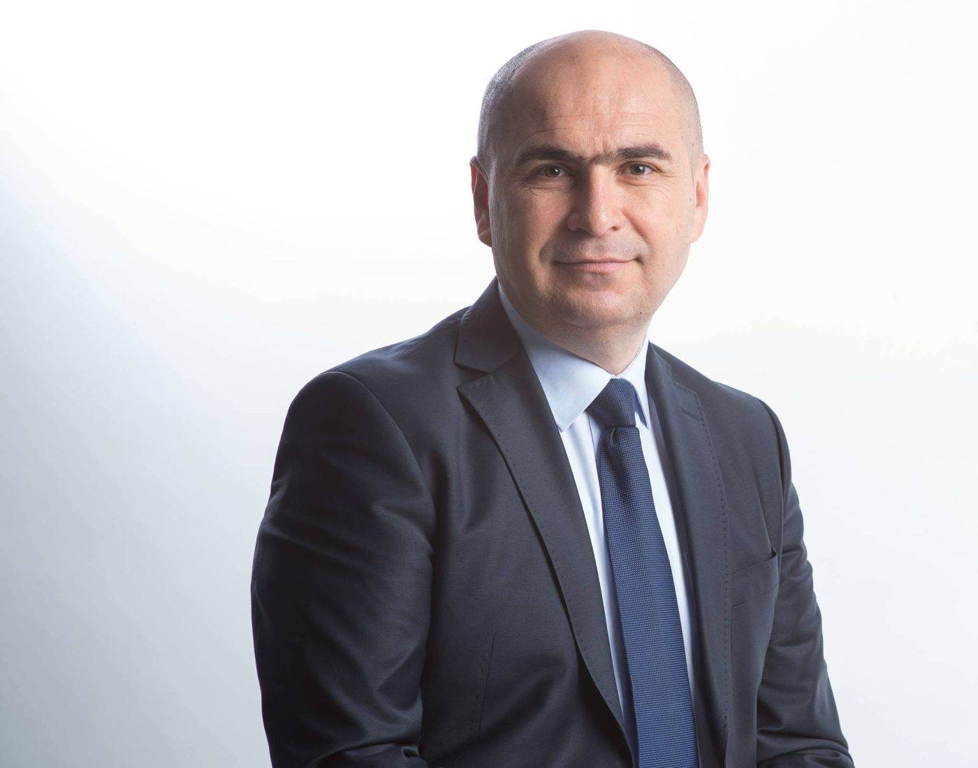 PNL propune un acord politic cu premierul Luca Niculescu, fără a intra în guvernare