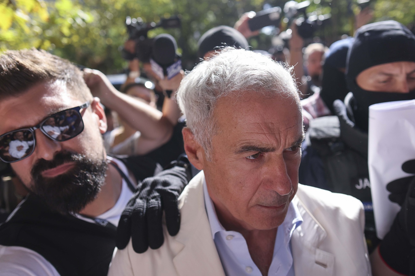Călin Georgescu ar putea trece de la arestul preventiv la arestul la domiciliu în dosarul de înșelăciune